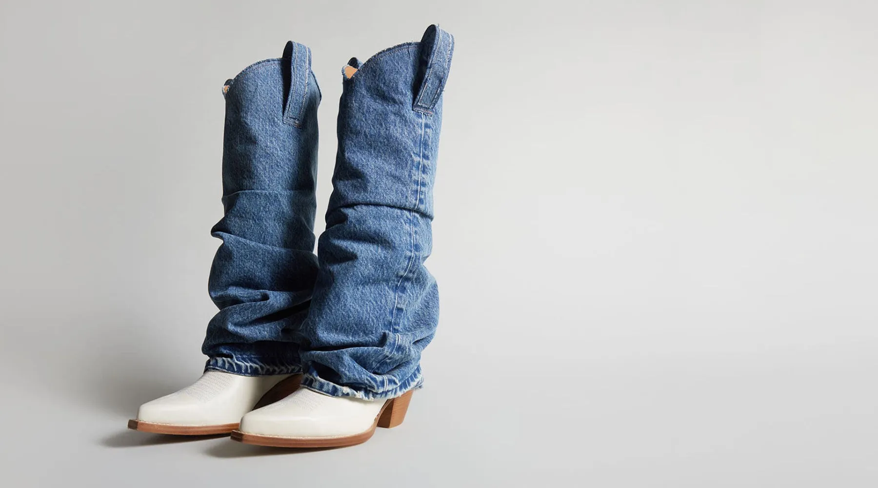 MID COWBOY BOOT WITH DENIM SLEEVE IN BLUE AND WHITE